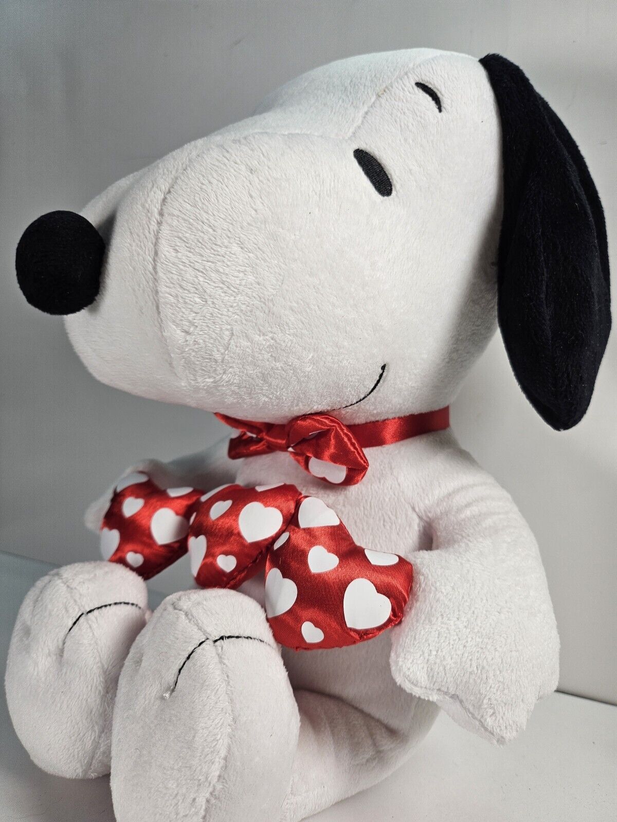 Snoopy Peanuts Valentines Plush Love Hearts 
