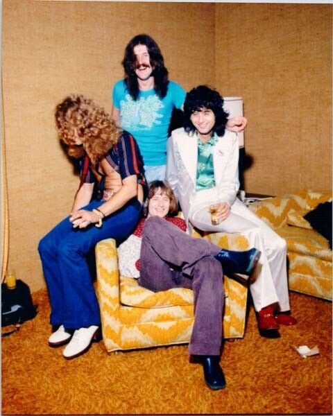 Led Zeppelin pose in dressing room for cameras 1970\'s era 8x10 inch press photo