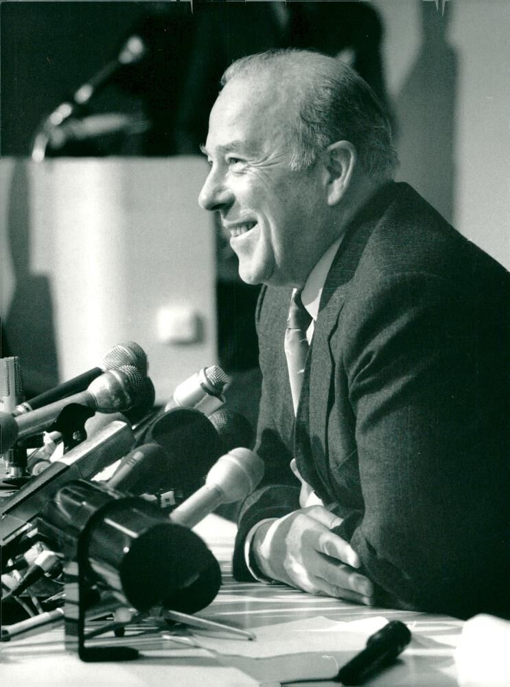 George Shultz at press conference in connection... - Vintage Photograph 2361557