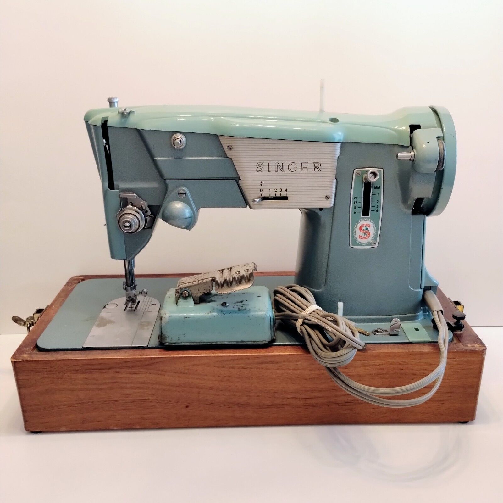 Vintage 1961 327J Turquoise Singer Sewing Machine w/ Foot Pedal + Case Working 