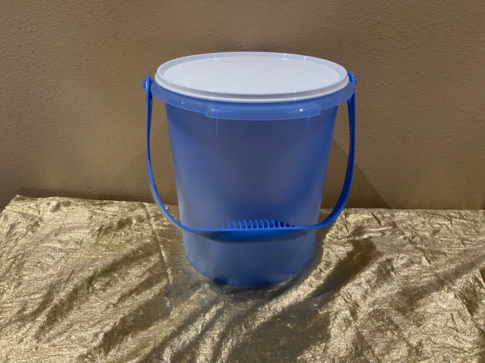 New UNIQUE Beautiful Tall Round Tupperware Bucket/Container 8.5L Blue/White