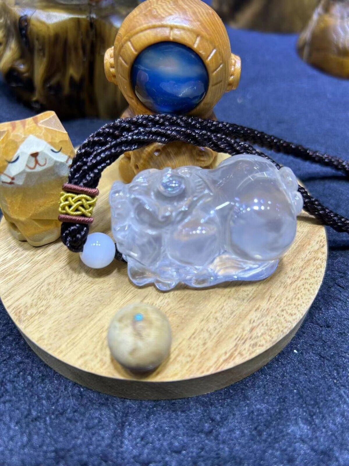 top Natural White crystal Quartz Carved PI Xie Decorative Animal Peace Amulets