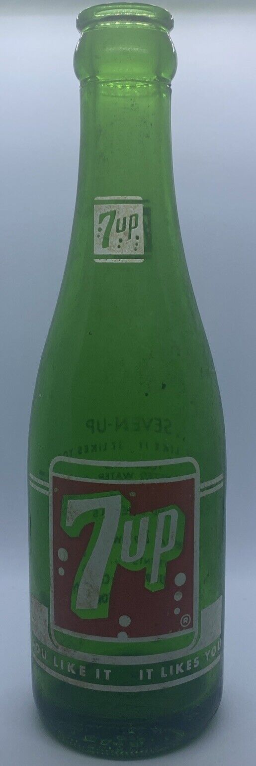 1950s ~ 7up Bottle ~ 7oz ~ You Like It - It Likes You ~ 8\