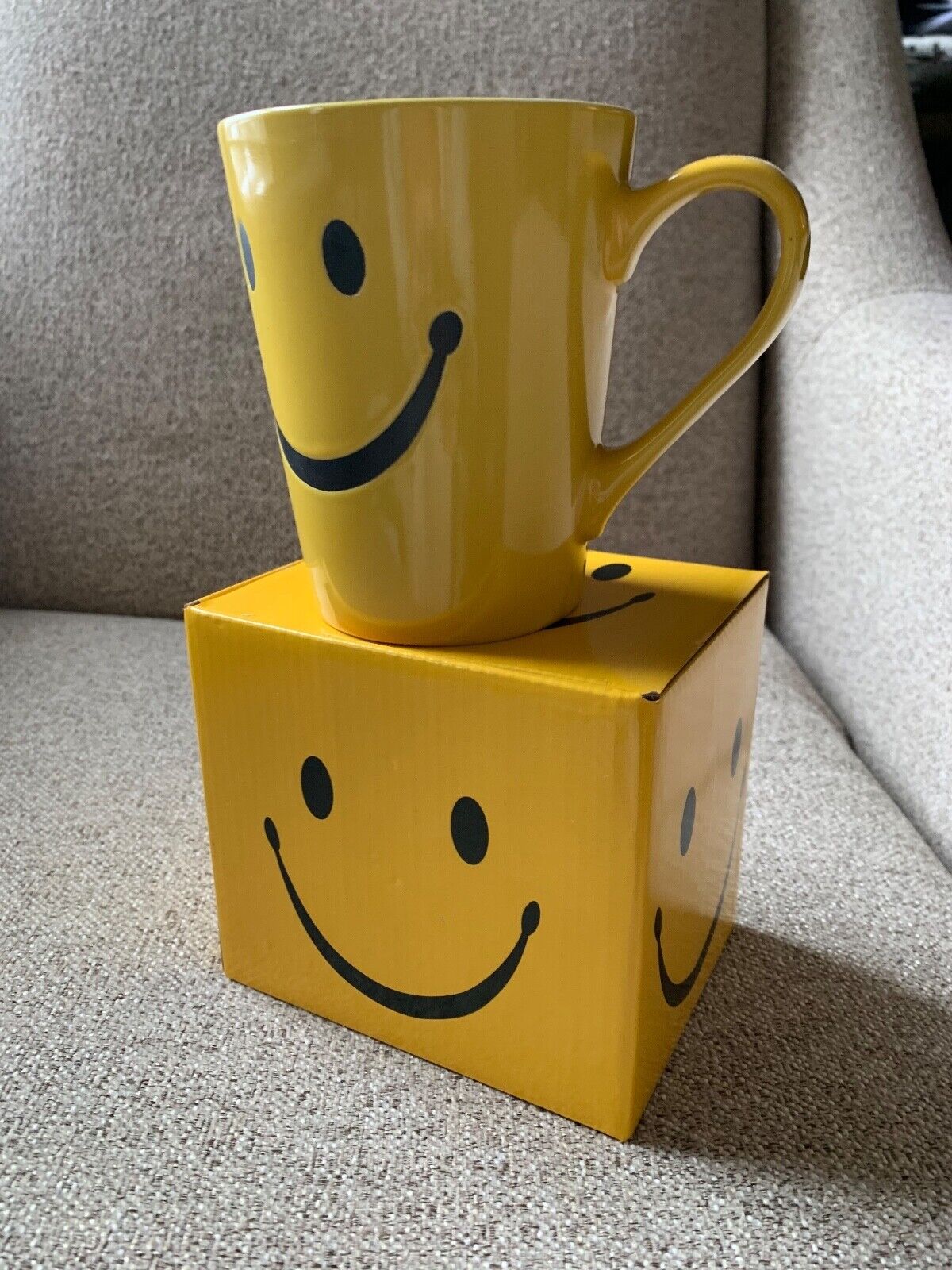 Yellow Smiley Face Coffee Mug Emoji ceramic NEW