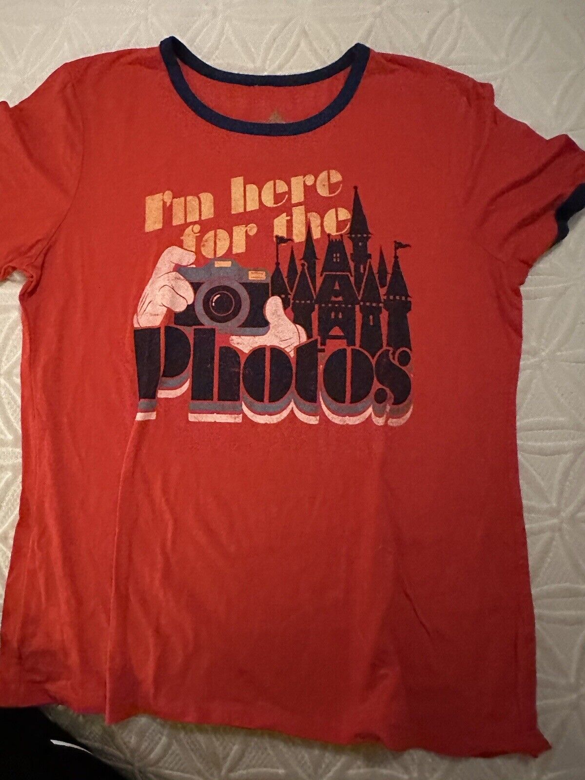 Disney Parks I\'m Here For The Photos Red T-Shirt Women\'s LARGE, EUC