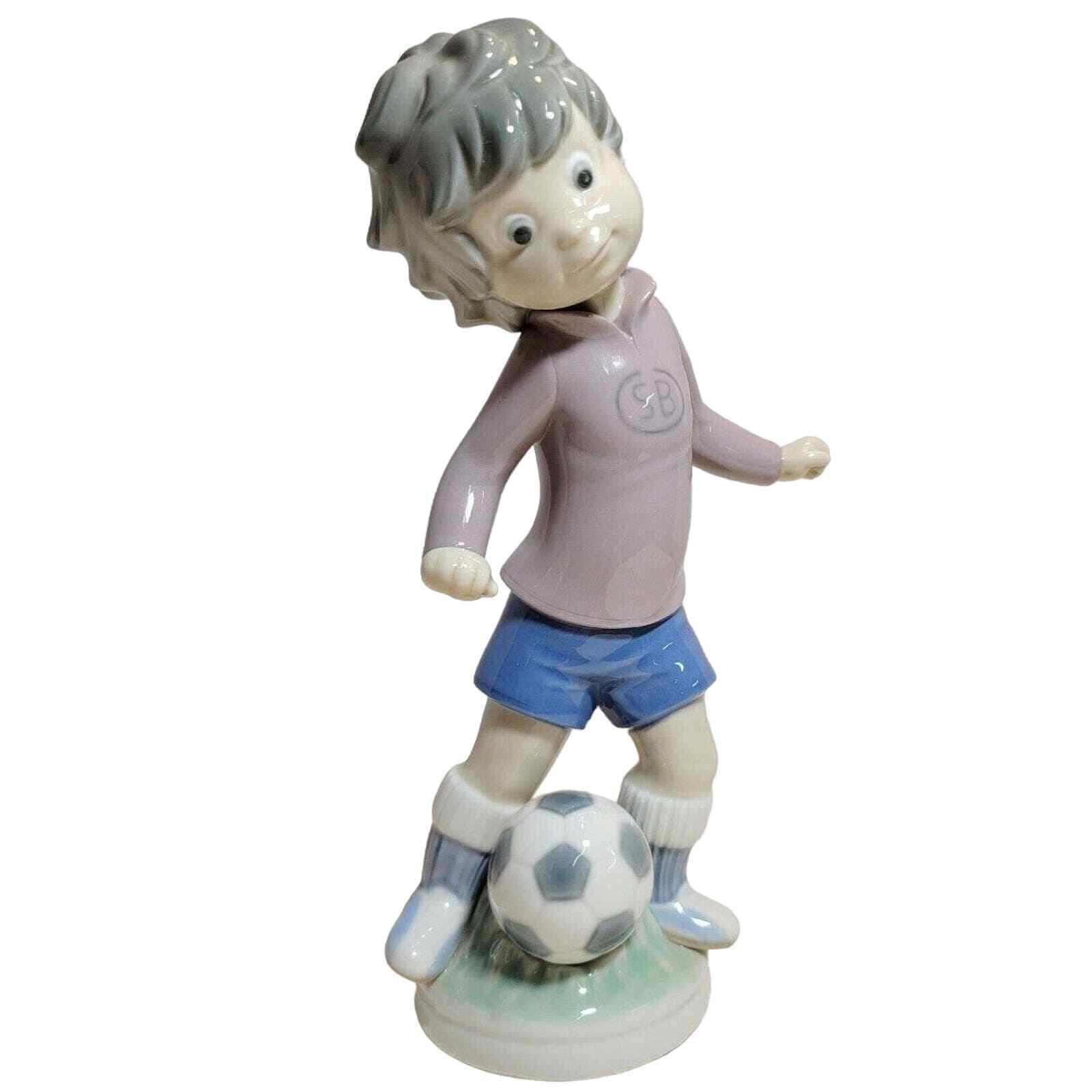 Lladro 5135 Sport Billy Retired 1978 Billy Futbolista Soccer Football Boy