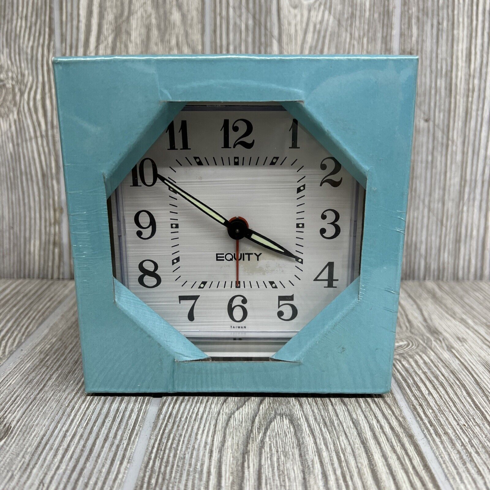 Vintage Equity Gros Reveil Key Wind Alarm Clock Model 551