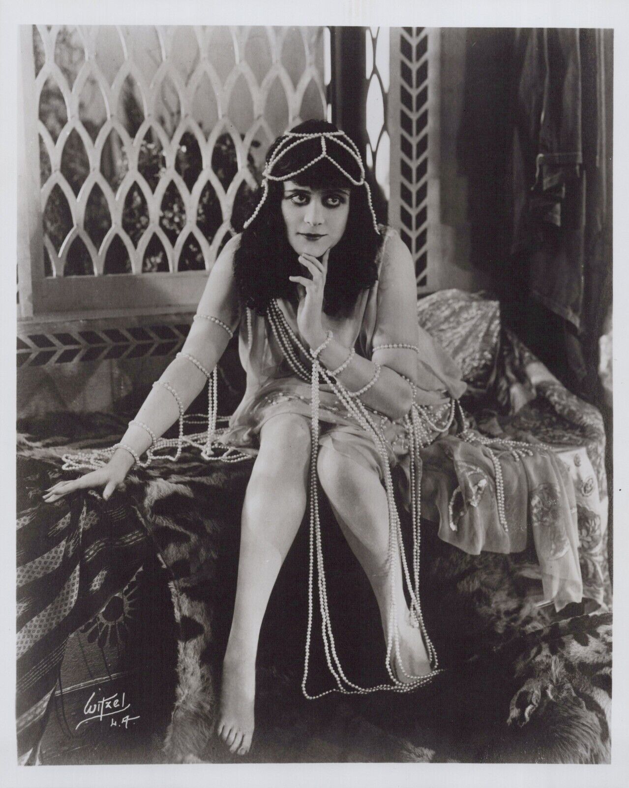 HOLLYWOOD BEAUTY THEDA BARA as CLEOPATRA STUNNING PORTRAIT 1960s Photo C23