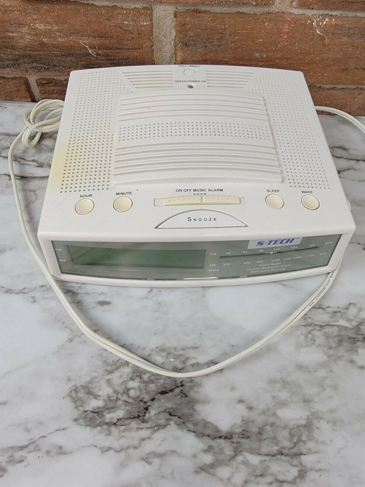 New S Tech Carbon Monoxide Alarm Clock Am/Fm Radio Voice Warning