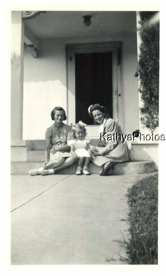 FOUND B&W PHOTO H_2124 TWO WOMEN AND A  GIRL SITTING ON A STEP