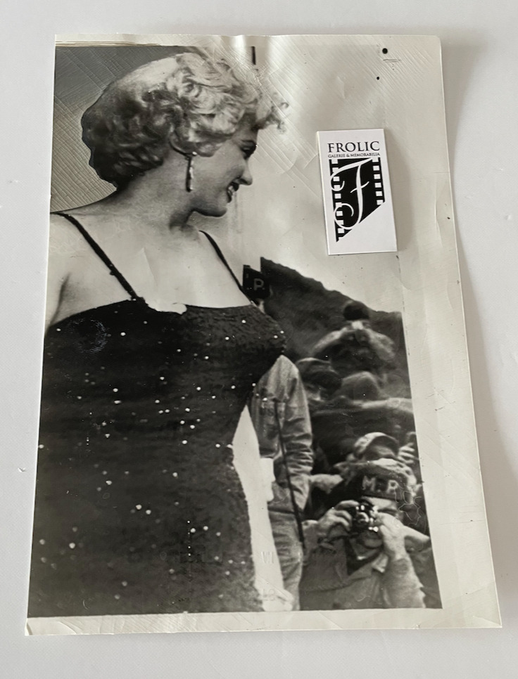MARILYN MONROE 1954 Marilyn on Stage in Korea original AP wire photo STAR 1st Ed