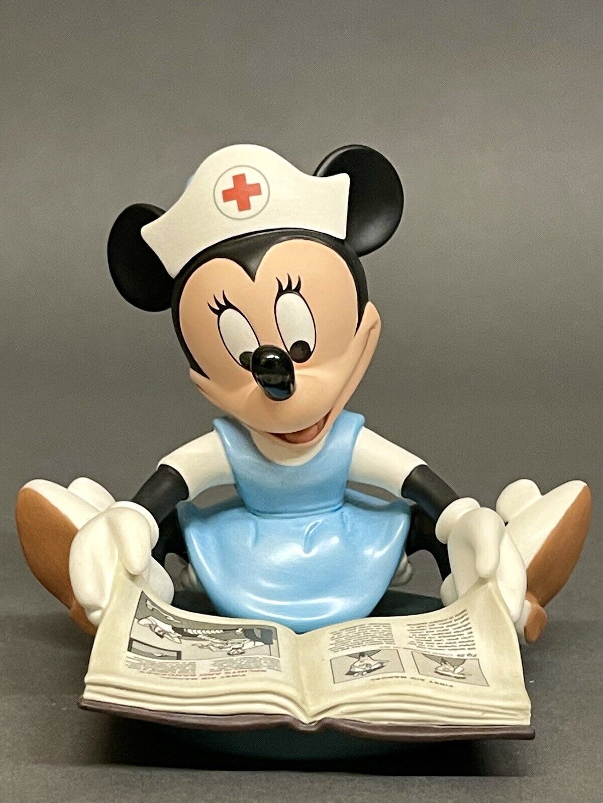Walt Disney Classic Collection Vintage Minnie Mouse First Aider Student Nurse