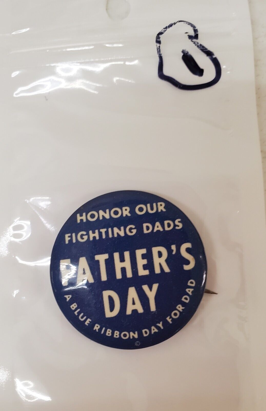 WORLD WAR TWO FATHER\'S DAY PINBACK- G-