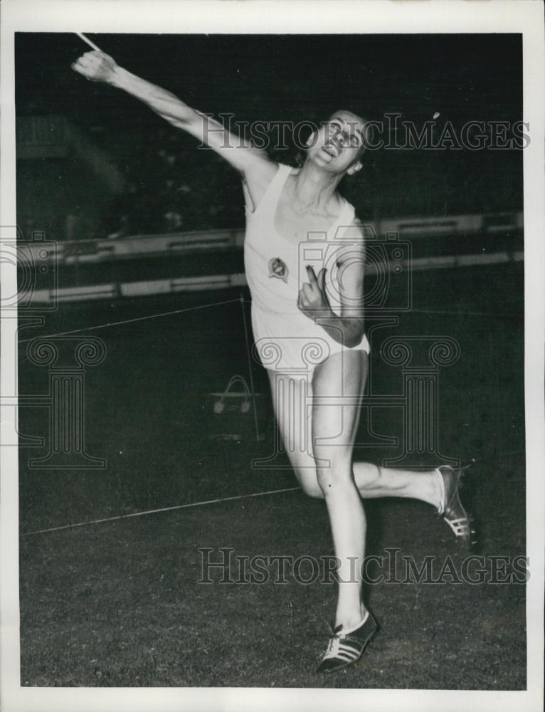 1955 Press Photo Miss E. Vigh of Budapest Throwing Javelin