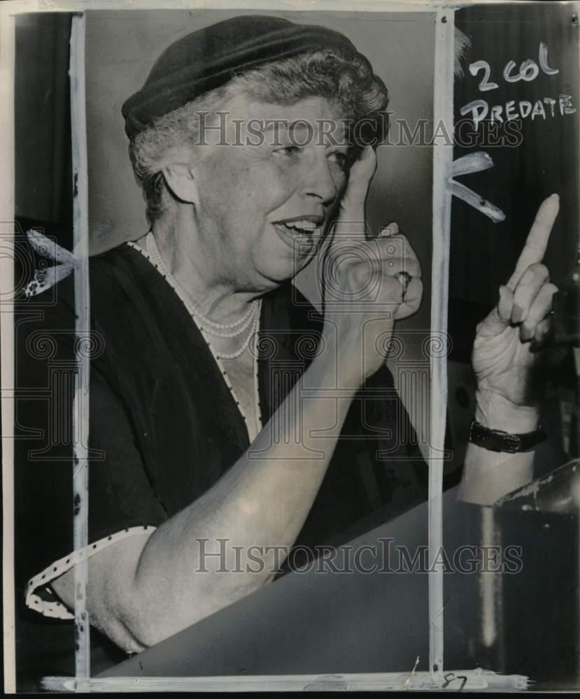 1952 Press Photo Ex-First Lady Eleanor Roosevelt\'s 75th birthday - pio04852