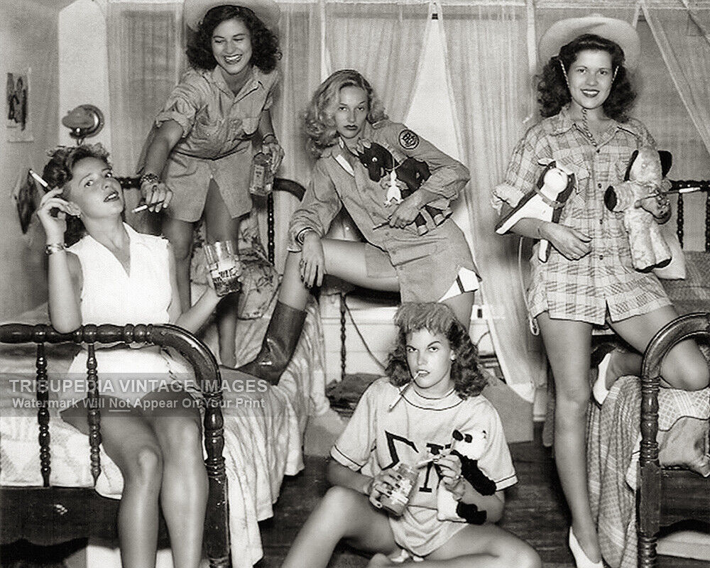 Vintage 1944 Photo - Tri-Delta Sorority Party Girls Texas Univ. Smoking Drinking