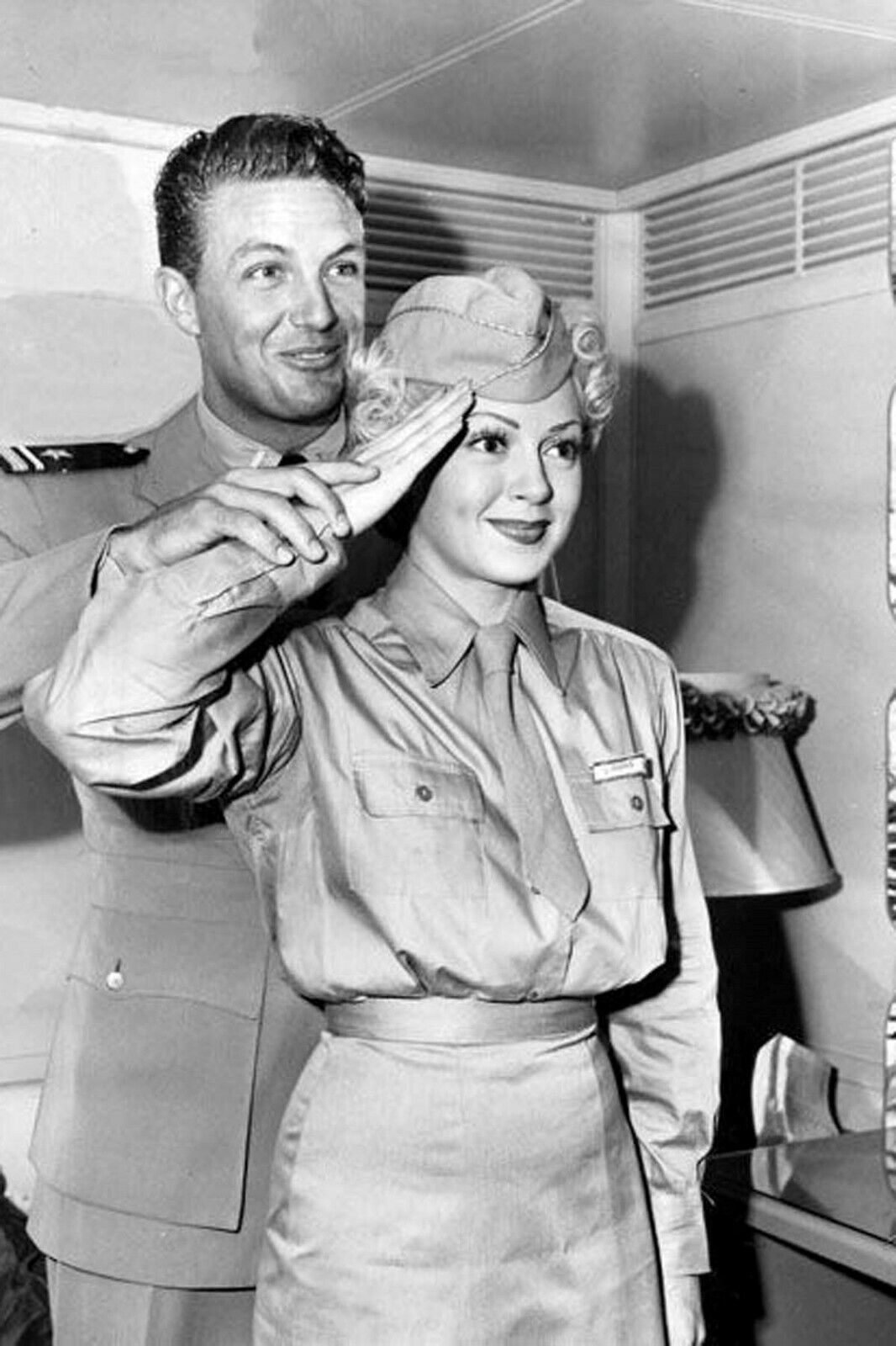an officer teaches a woman to give military salute WW2 Photo Glossy 4*6 in V004