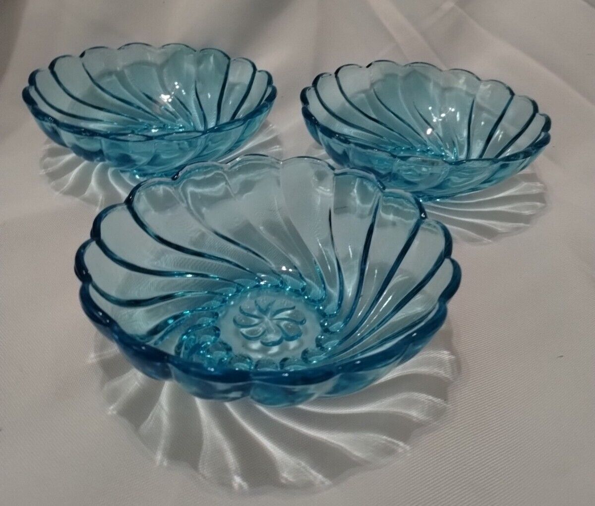 A Set Of 3 Rare Vintage Hazel Atlas Unique Aqua Blue Capri Swirl Delicate Bowl