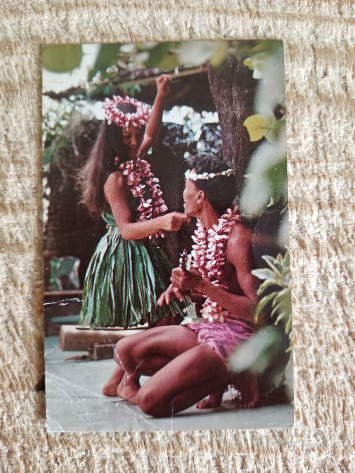 YOUNG HAWAIIAN WAHINE DANCES THE HULA WHILE HER KANE STRUMS ON UKULELE POSTC*P65