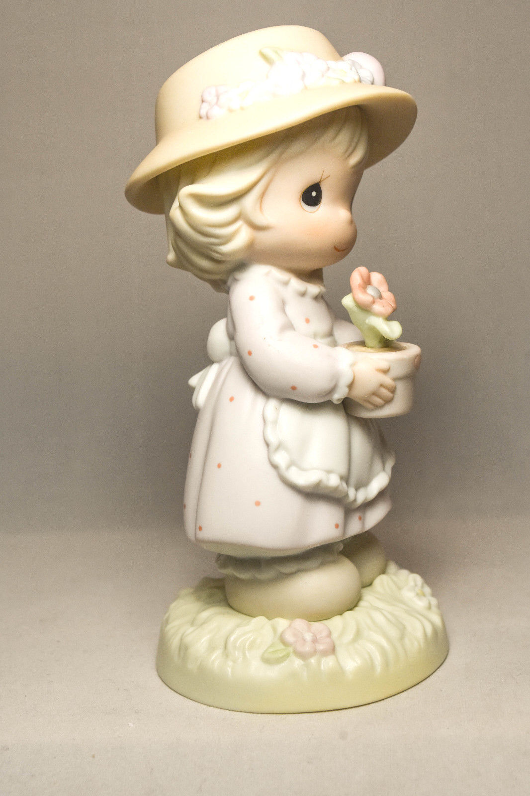 Precious Moments: A Poppy For You - 604208 - Classic Figure