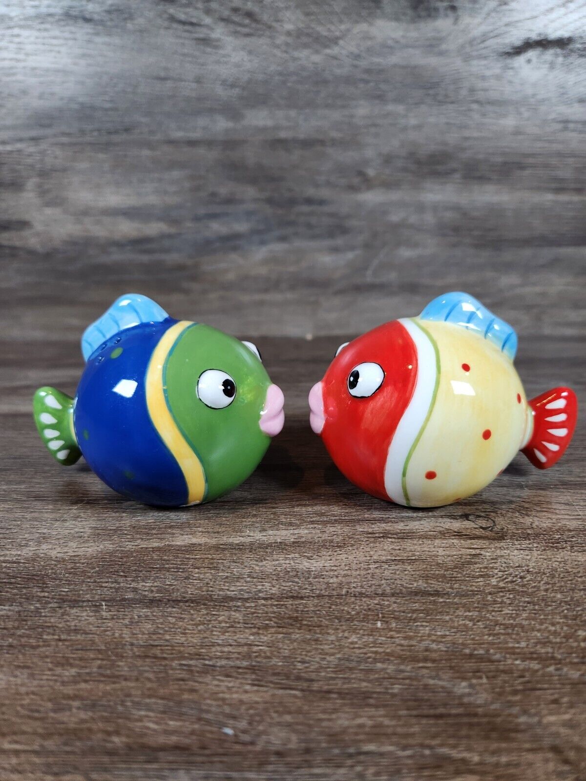 Anthropomorphic Colorful Animated Fish Salt Pepper Shakers Ceramic Unbranded 