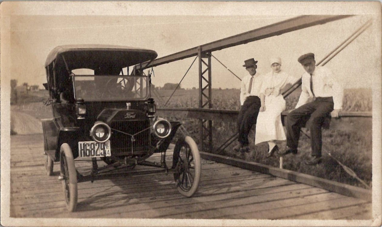 Ford Model T Rich Owners Sitting on Bridge Automobilia 1920s Vintage Photo