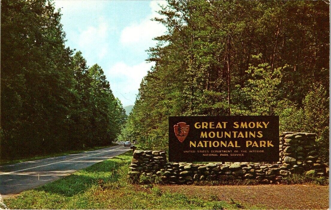 Vintage Postcard -Entrance Great Smoky Mountain National Park North Carolina NC