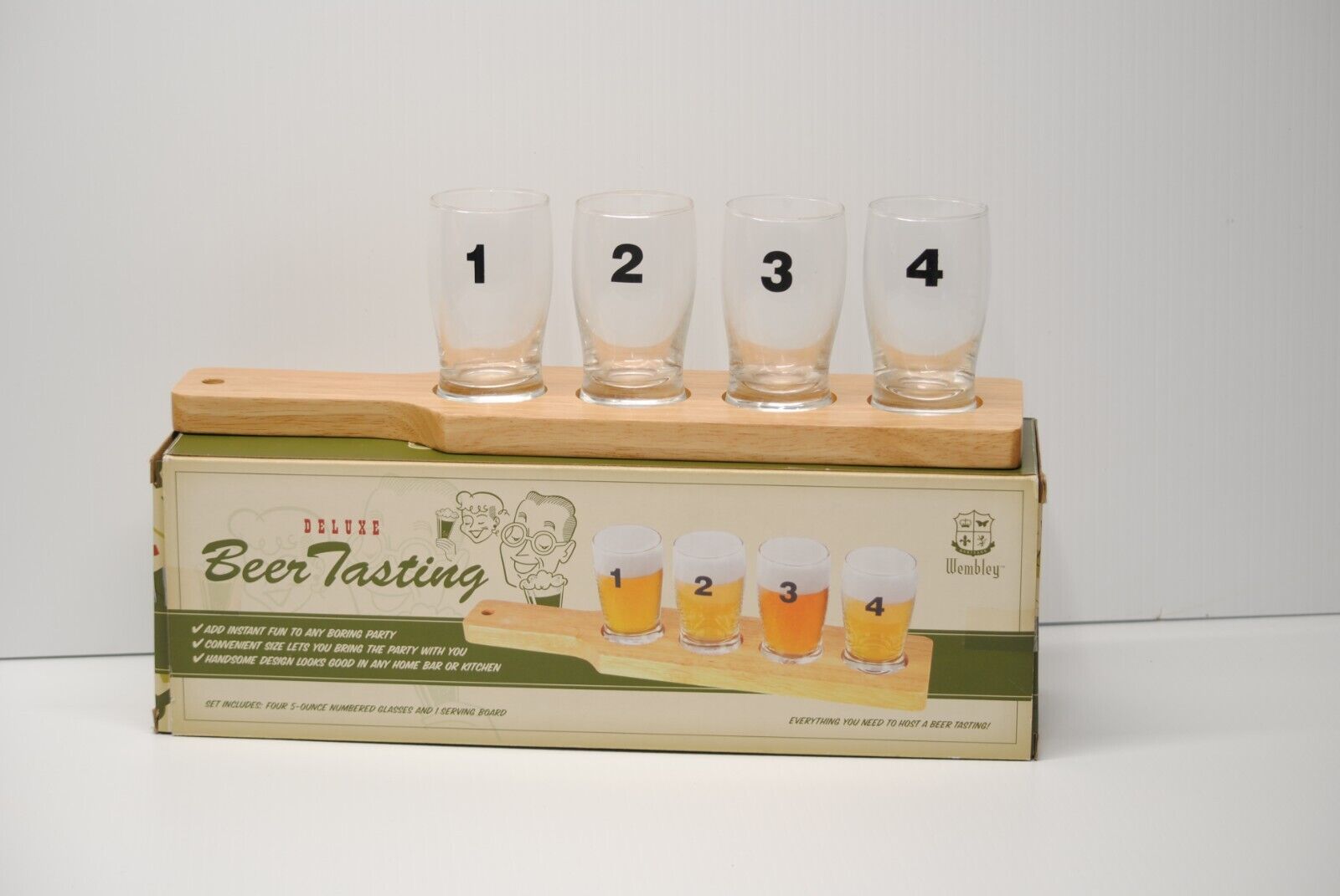 Wembley Beer Tasting Set with 4 Glasses and Wooden Serving Board