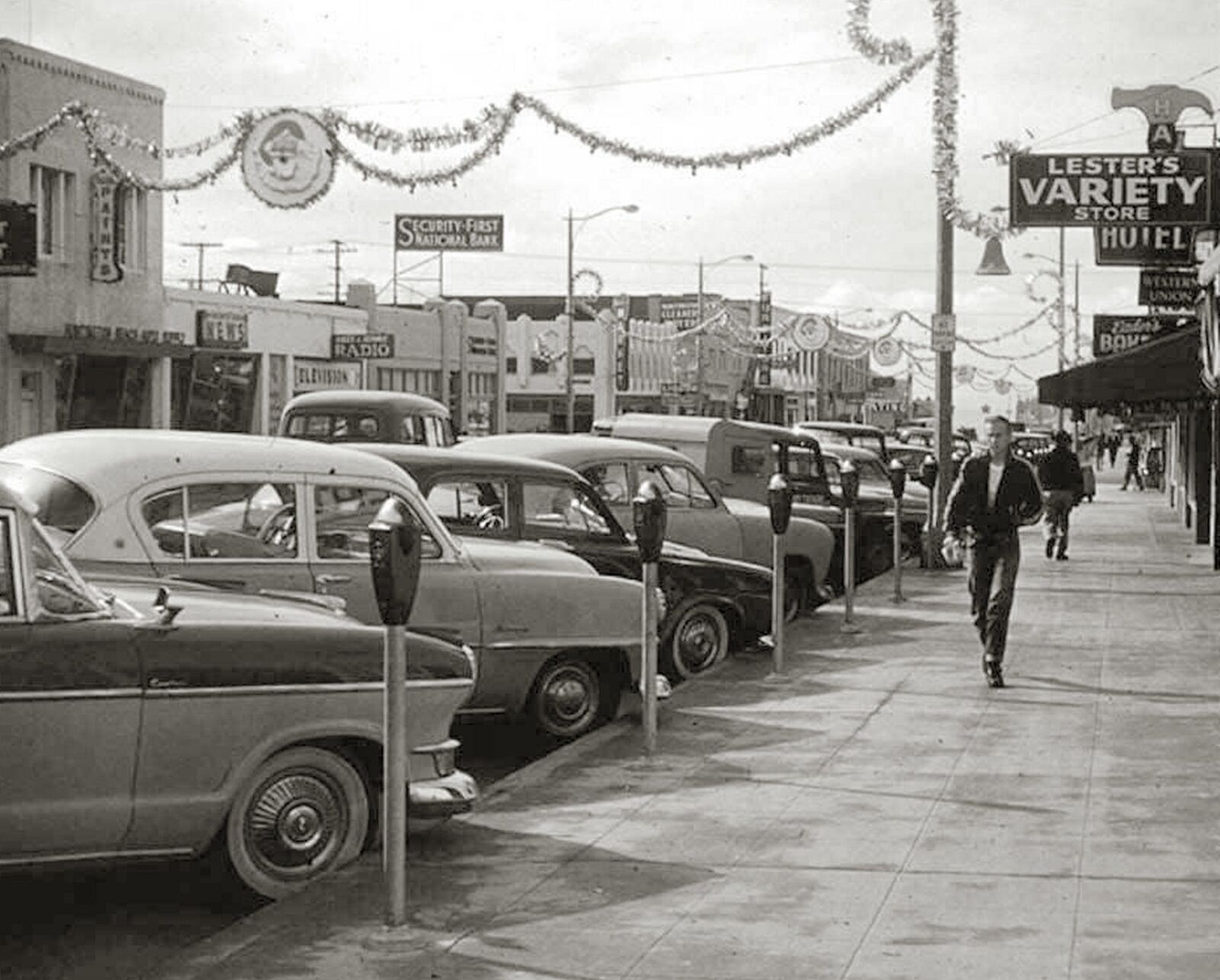 1957 HUNTINGTON BEACH Street Scene PHOTO  (225-P)