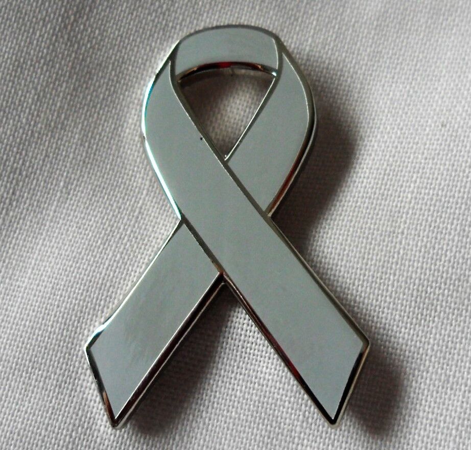 *NEW* Parkinson's Disease Awareness ribbon enamel badge / brooch. Charity.