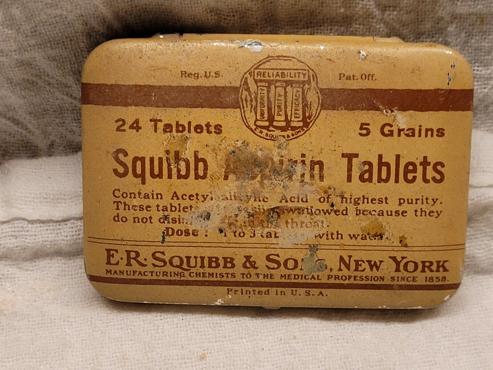 SQUIBB\'S ASPIRIN TABLETS TIN E. R. SQUIBB & SON NEW YORK w CONTENTS
