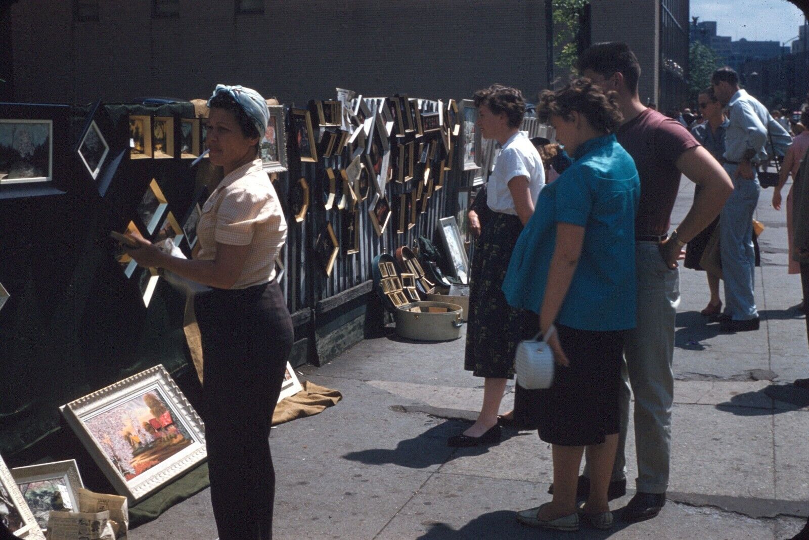 1950s Men Women Shopping Art Sidewalk Sale Vintage Red Border Kodachrome Slide