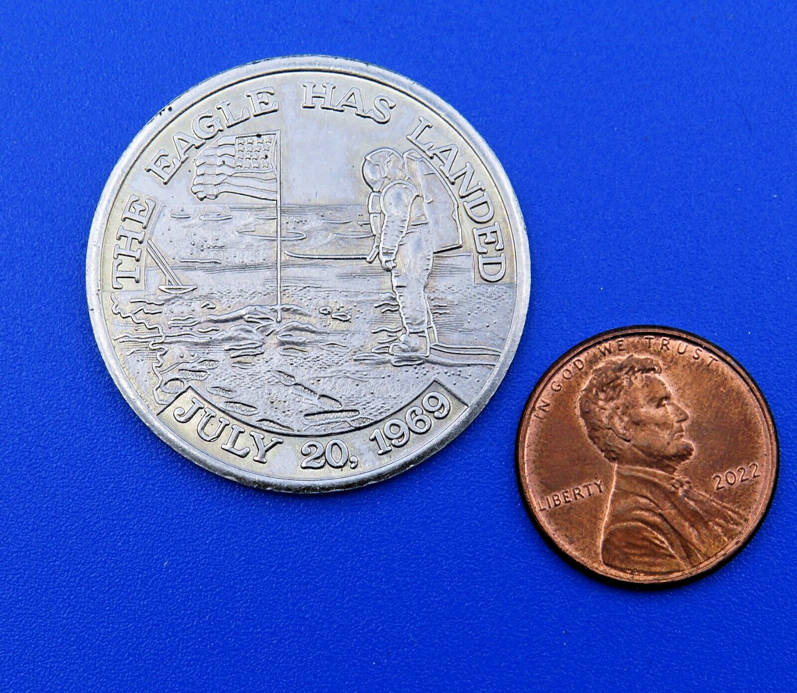 NASA Coin Medallion vtg * FLOWN Metal * APOLLO 11 / '69 Manned Flight Awareness