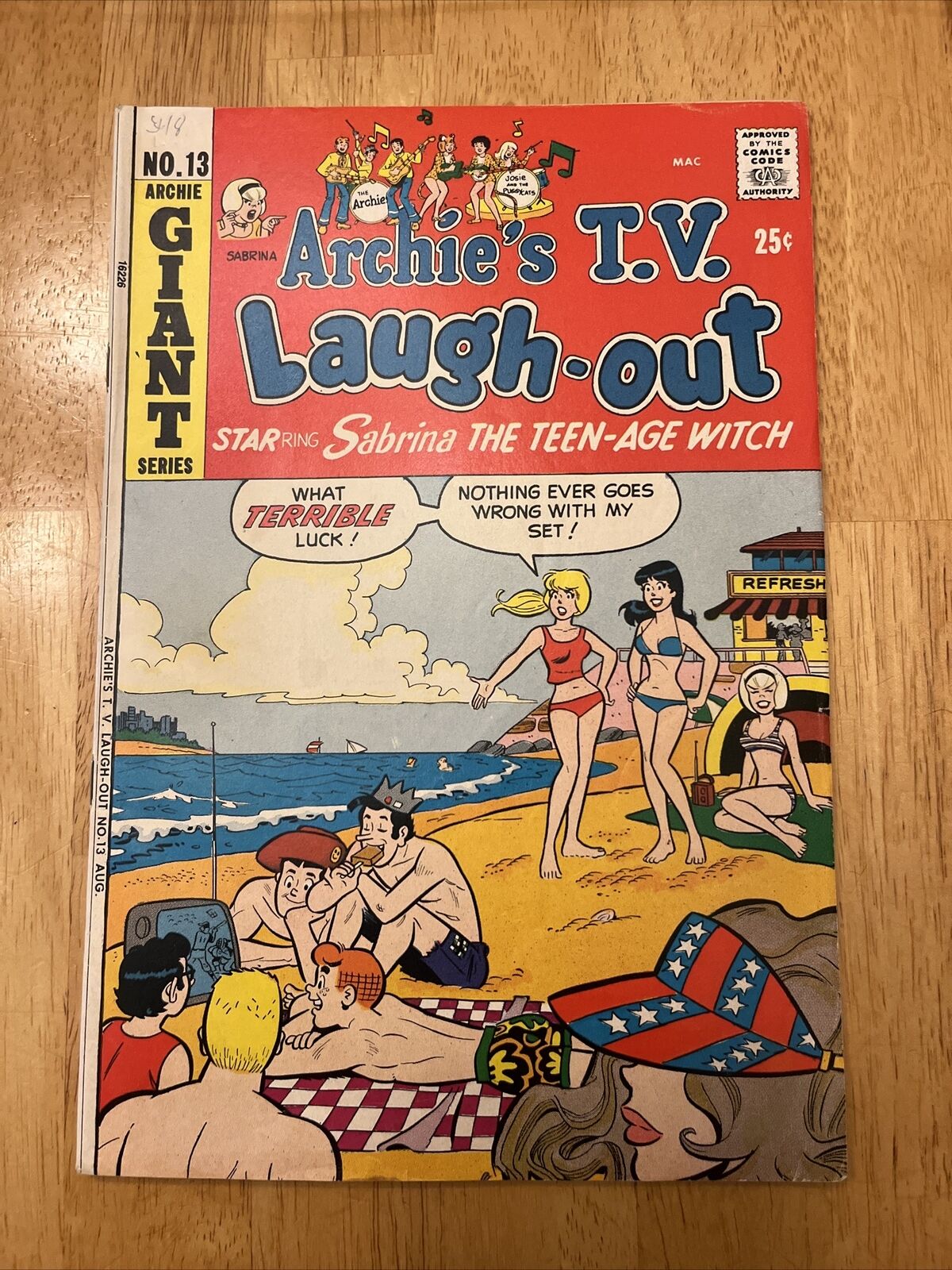 ARCHIE'S T.V. LAUGH- OUT #13 VF+, Josie, Sabrina, Melody, Betty sexy bikinis1972