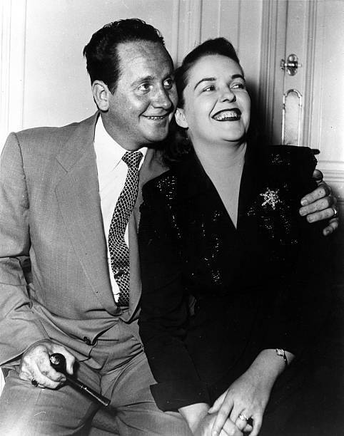 Songwriting duo Les Paul & Mary Ford pose for a portrait 1955 OLD PHOTO 4