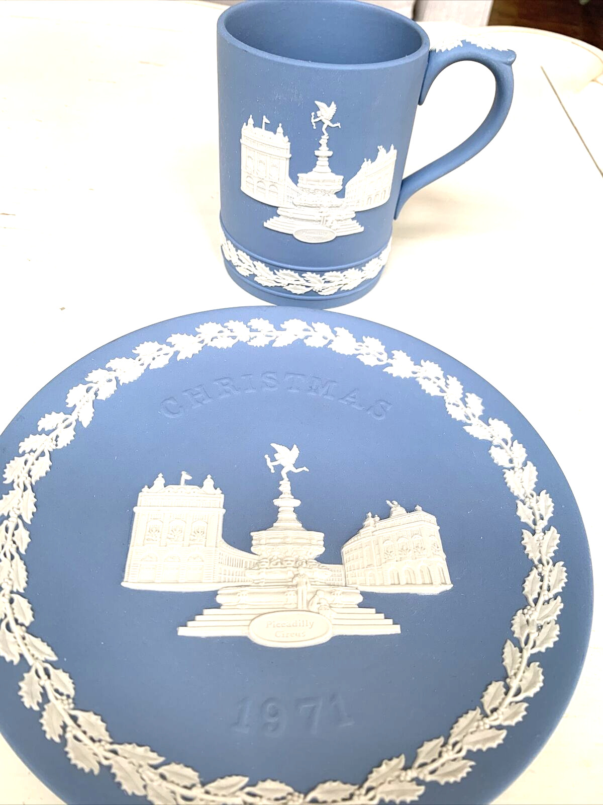 1971 BLUE WEDGEWOOD JASPER-WARE PLATE & CUP PICCADILLY CIRCLE - sell #74