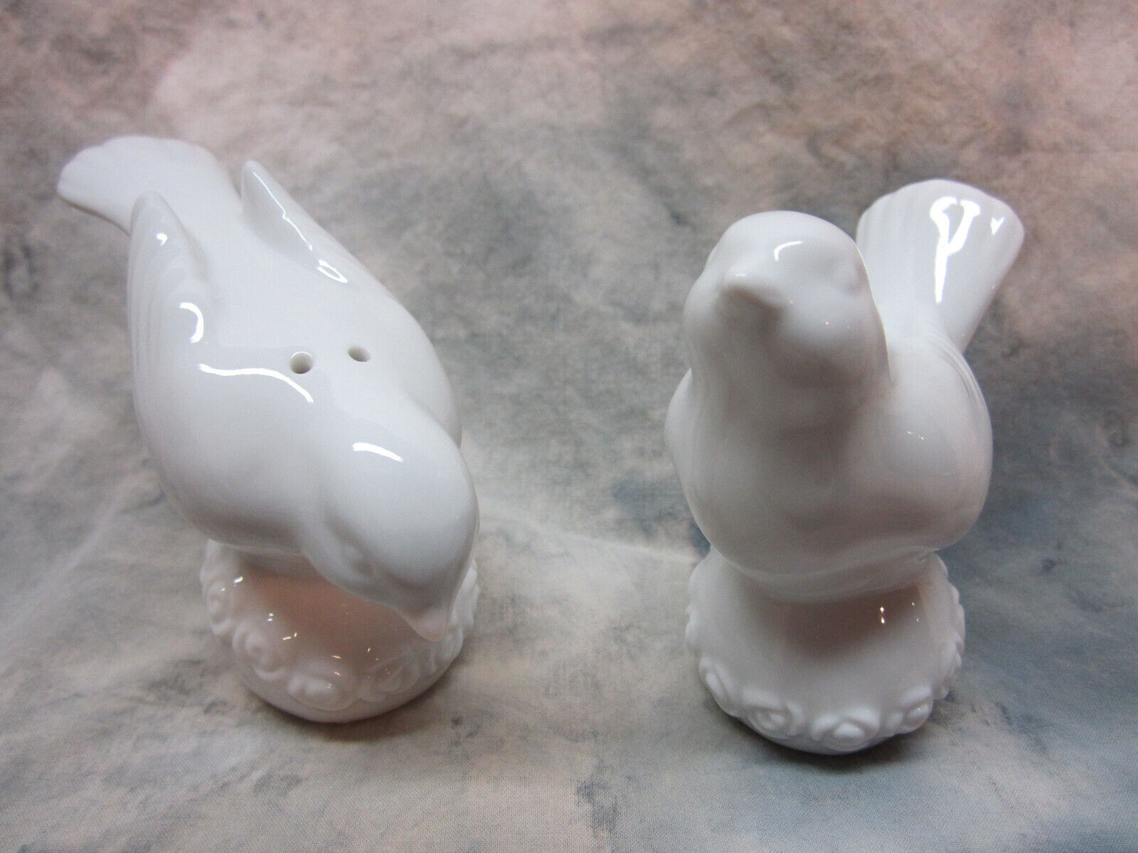 Collectible White Ceramic Songbird Salt & Pepper Shakers w/Glossy Glaze