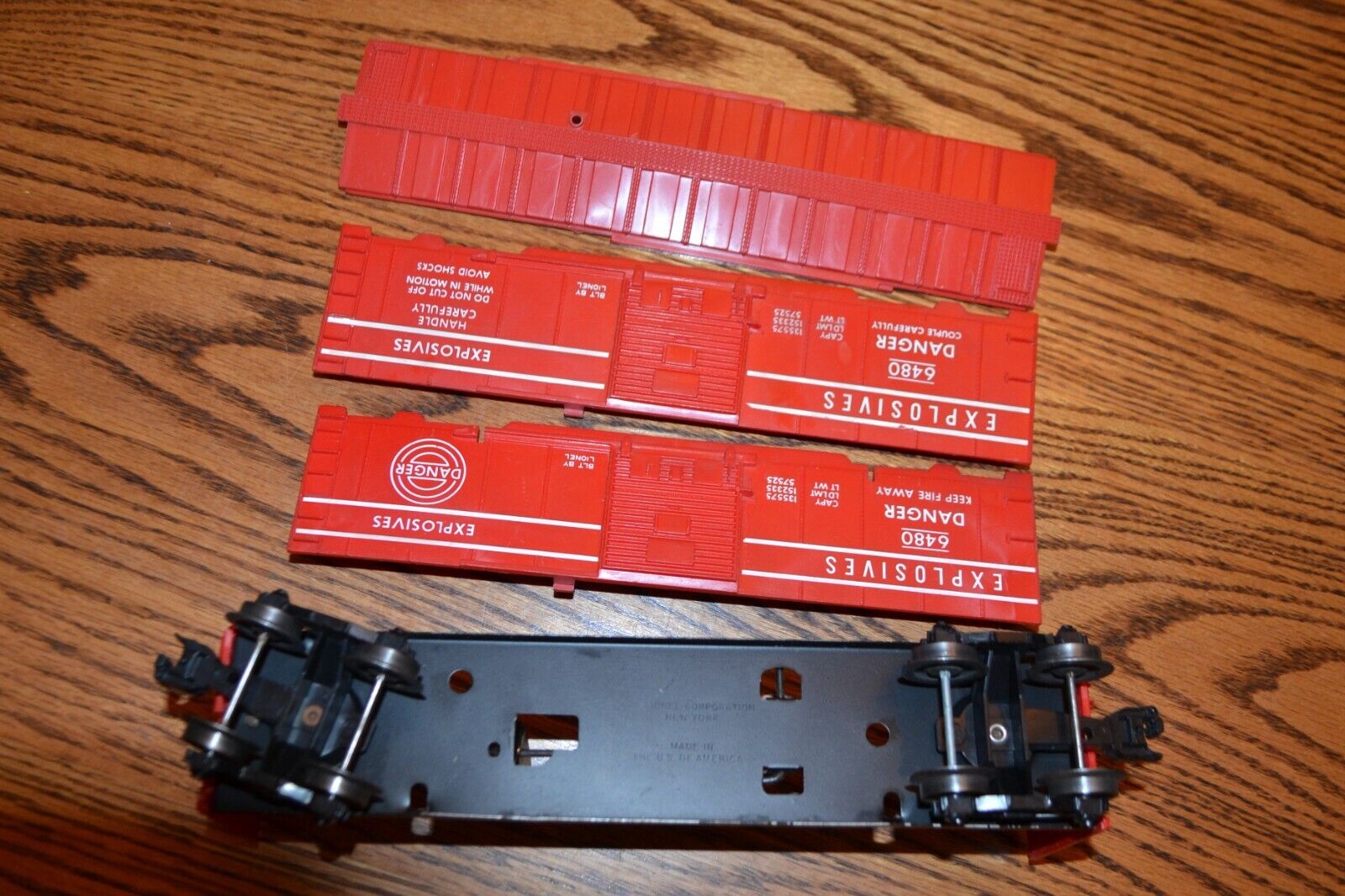 Lionel 6480 Exploding Boxcar with Pin & Cap