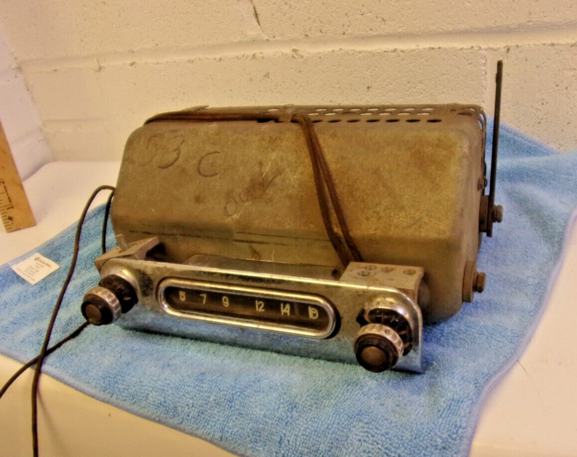 1950\'s  GM Chevrolet AM Radio Tube Type