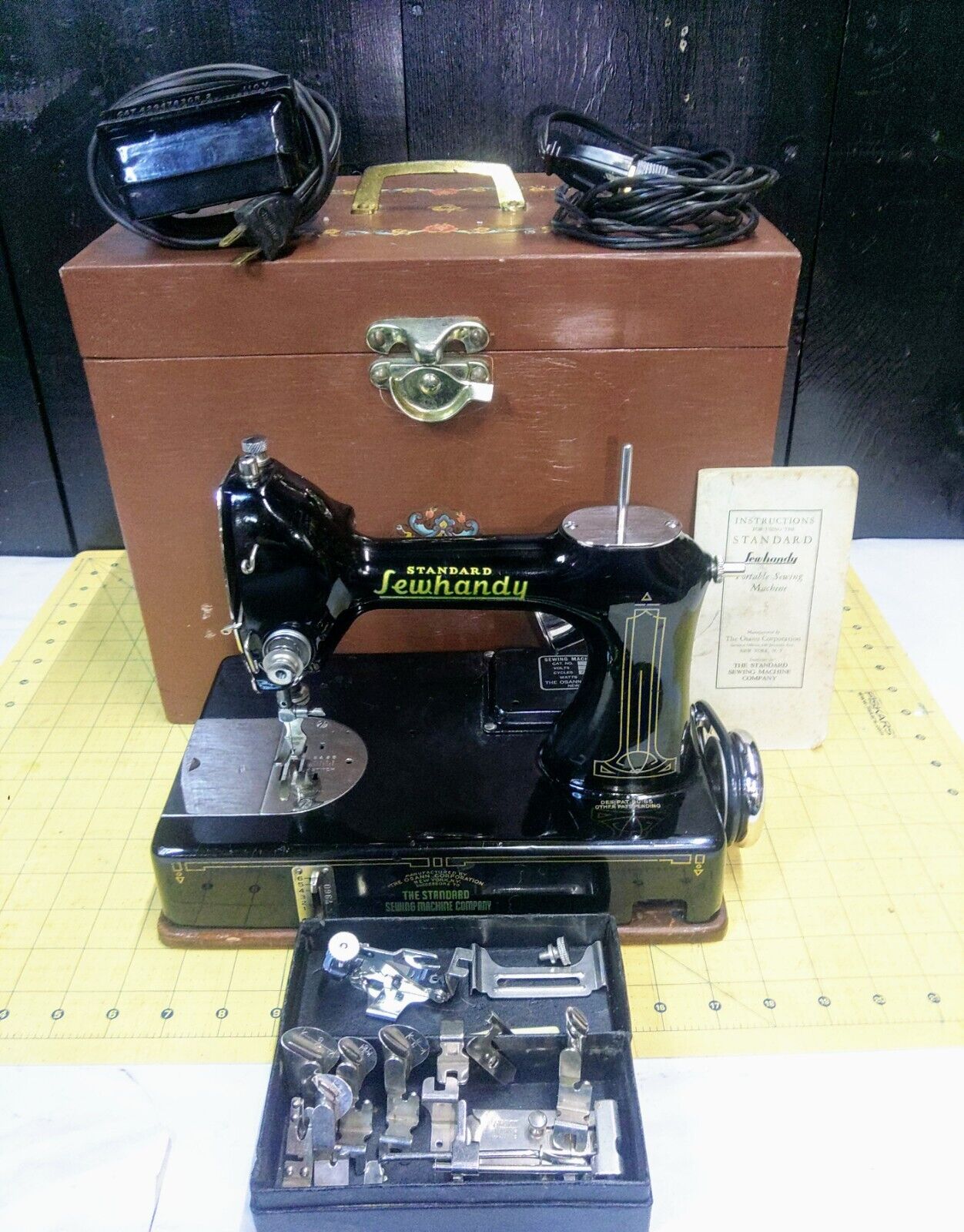 Standard SewHandy FeatherWeight Sewing Machine w/Case & Accs Osann Co GE Model A
