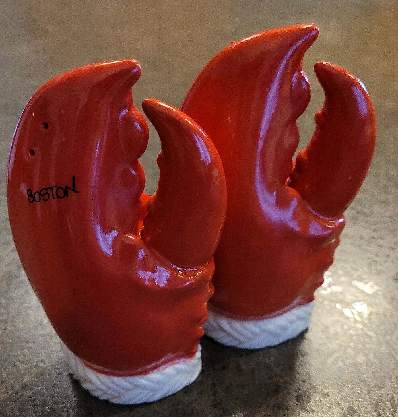 SOUVENIR BOSTON LOBSTER CLAWS SALT AND PEPPER SHAKERS LARGE 5\