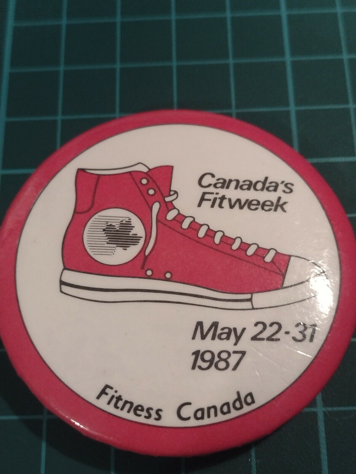 1987 fitness Canada Canada's Fitweek May 22-31 button badge pin pinback vintage 