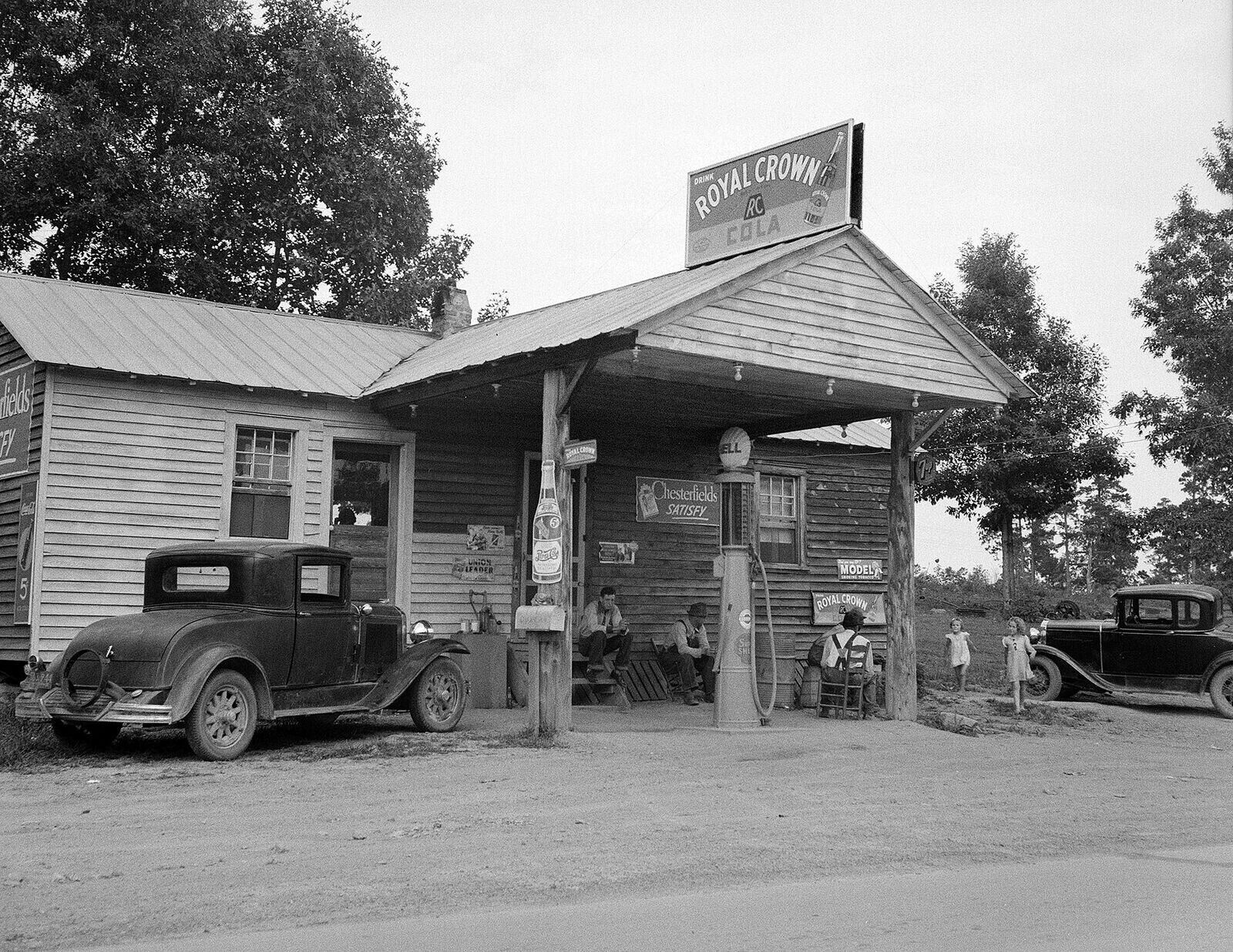 1935 -1942 Gas Station & Country Store Vintage Old Photo 8.5\