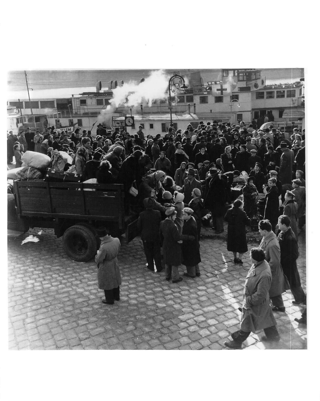 1956 Press Photo Hungarian revolution Russian war anti communist Hungary crowd