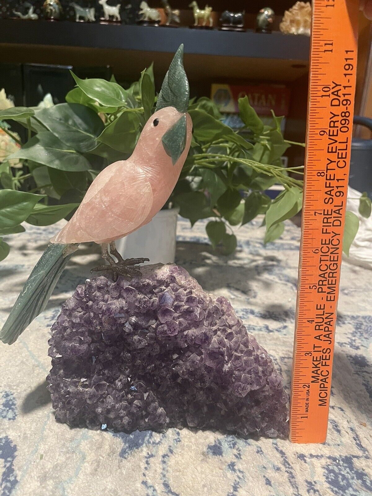 BEAUTIFUL LARGE COCKATOO MADE OF ROSE QUARTZ AND JADE ON AMETHYST BASE (Heavy)