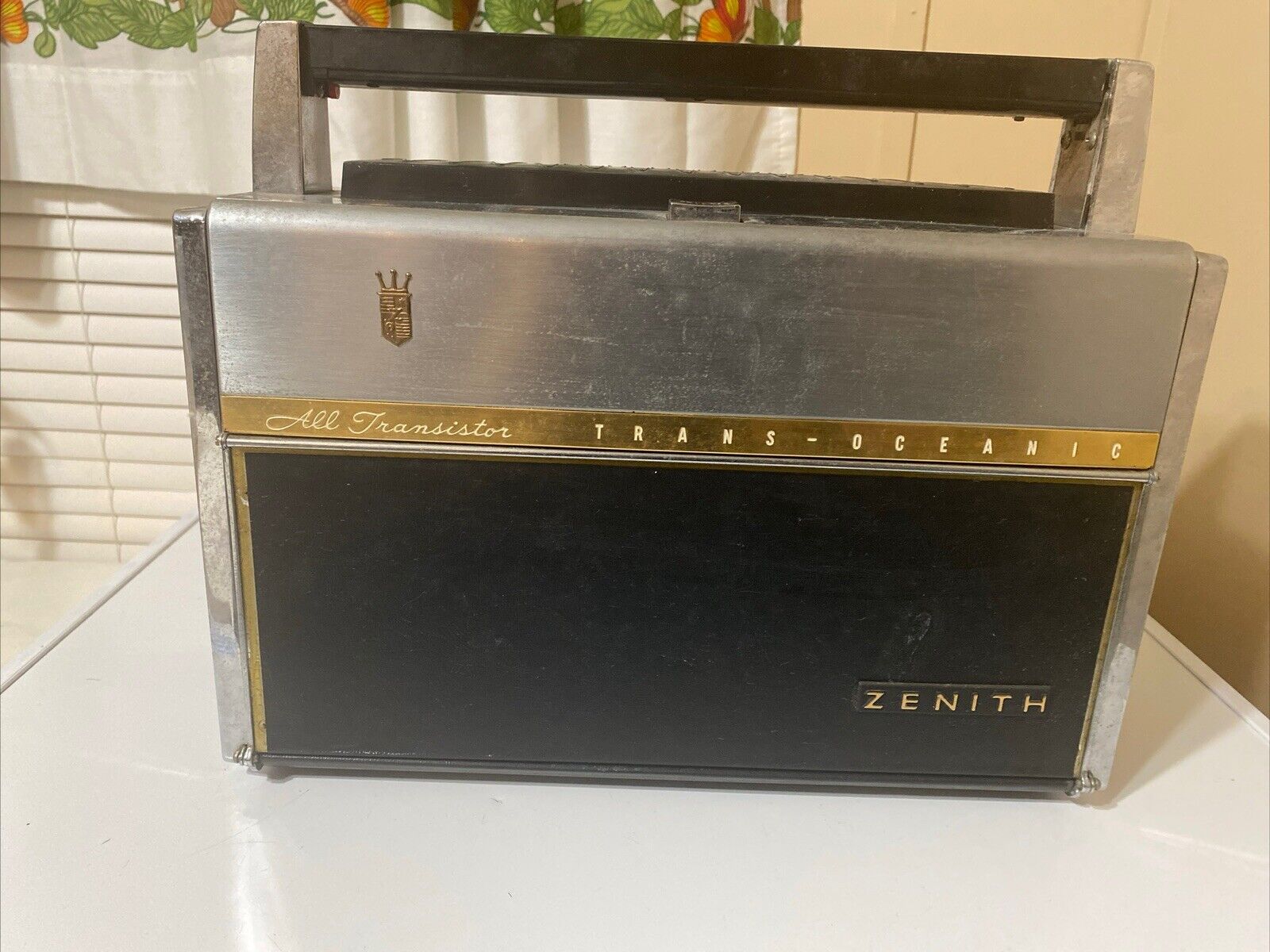 Zenith Royal 1000-D All Transistor Trans-Oceanic short wave portable radio