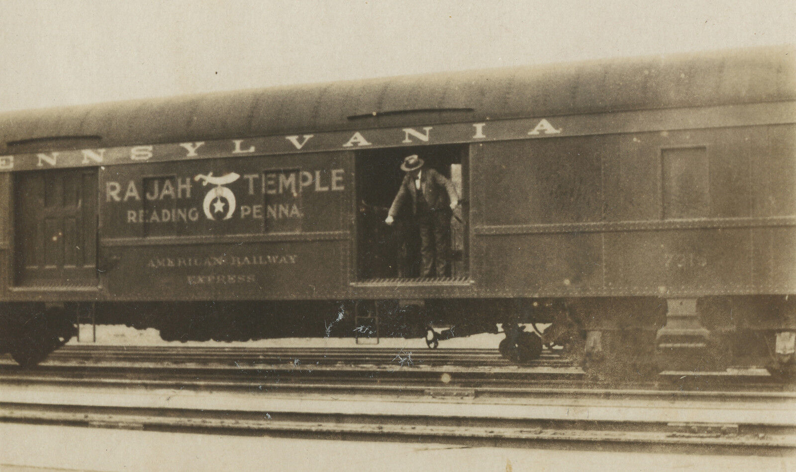 ANTIQUE 1920s AMERICAN RAILWAY EXPRESS RAJAH TEMPLE READING PA DARE DEVIL PHOTO 