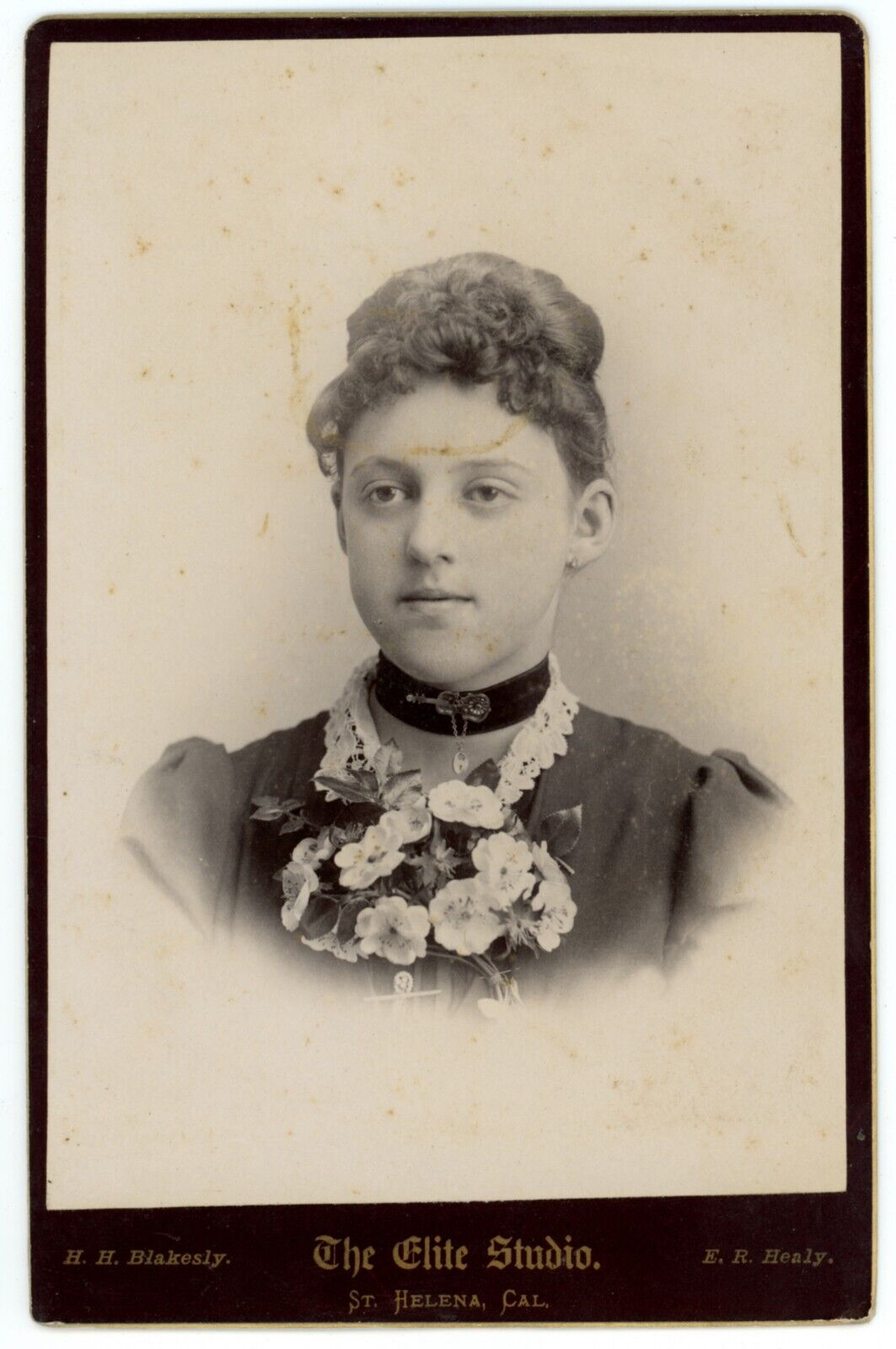 CIRCA 1890'S CABINET CARD Beautiful Young Girl Choker HH Blakesly  St. Helena CA