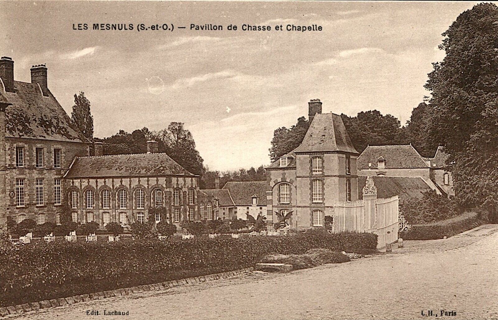 CPA 78 - Les Menuls - hunting lodge and chapel