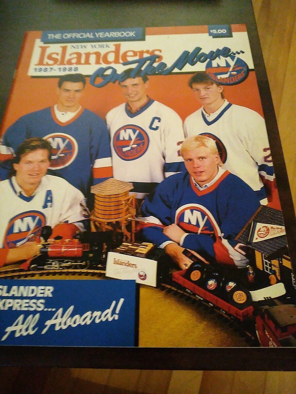 NHL  The official Yearbook 1987-88 VG Condition New York Islanders Featured